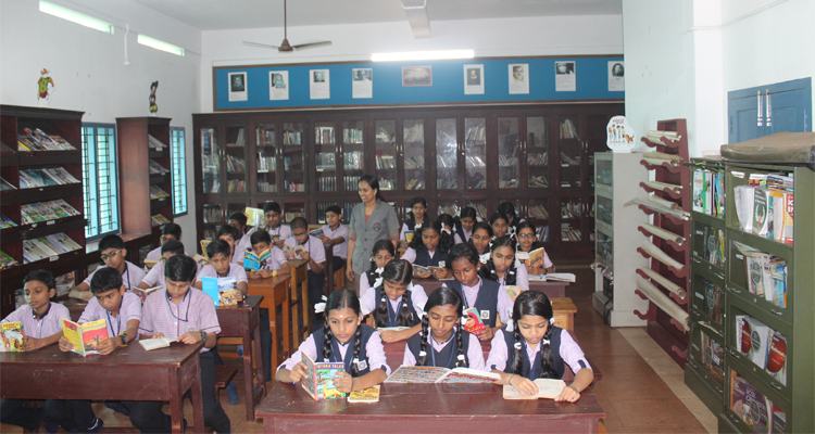 Library-St.-Marys-English-Medium-School-Calicut
